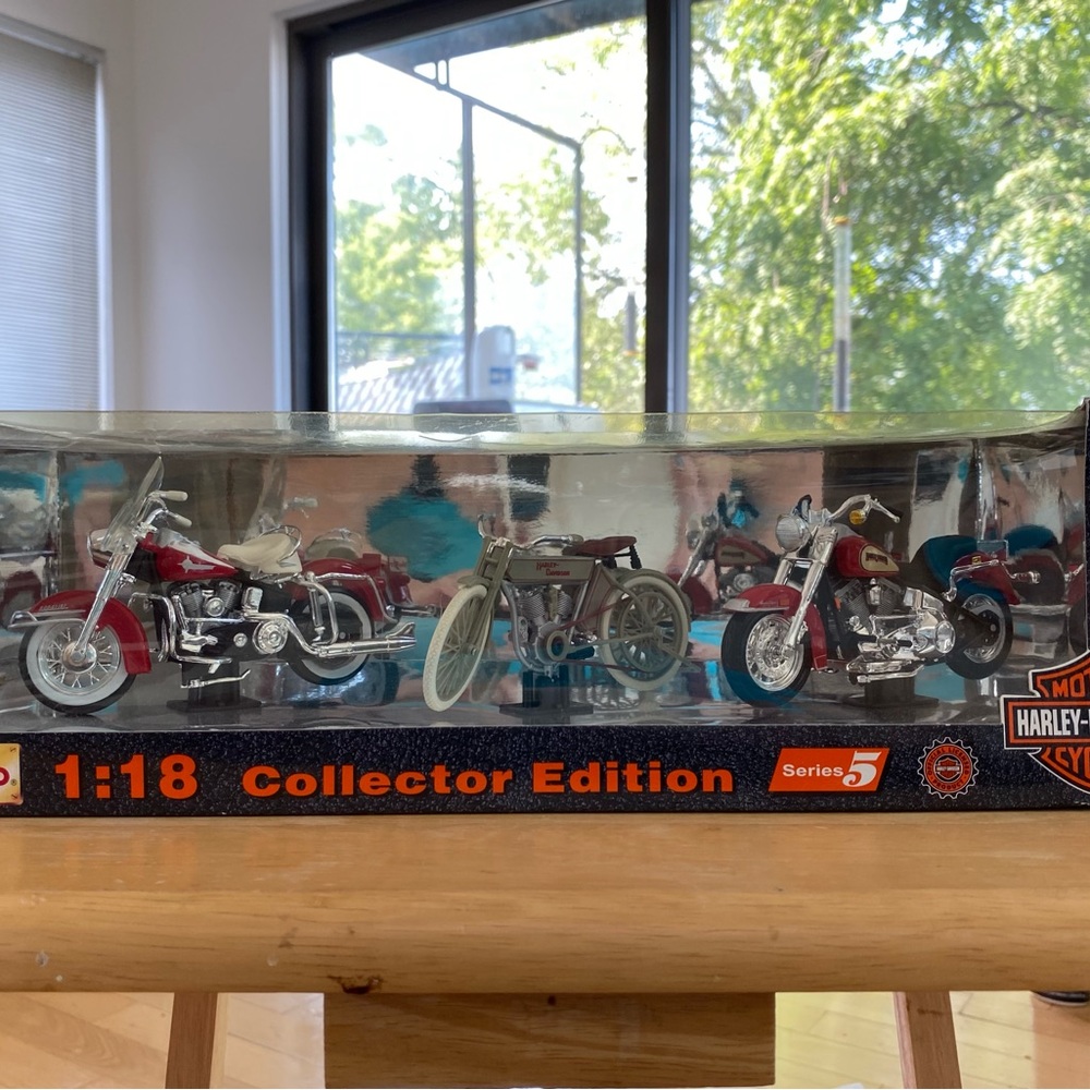 NIB Harley Davidson Collectors Edition Series 5 Maisto 1:18. Box never opened.